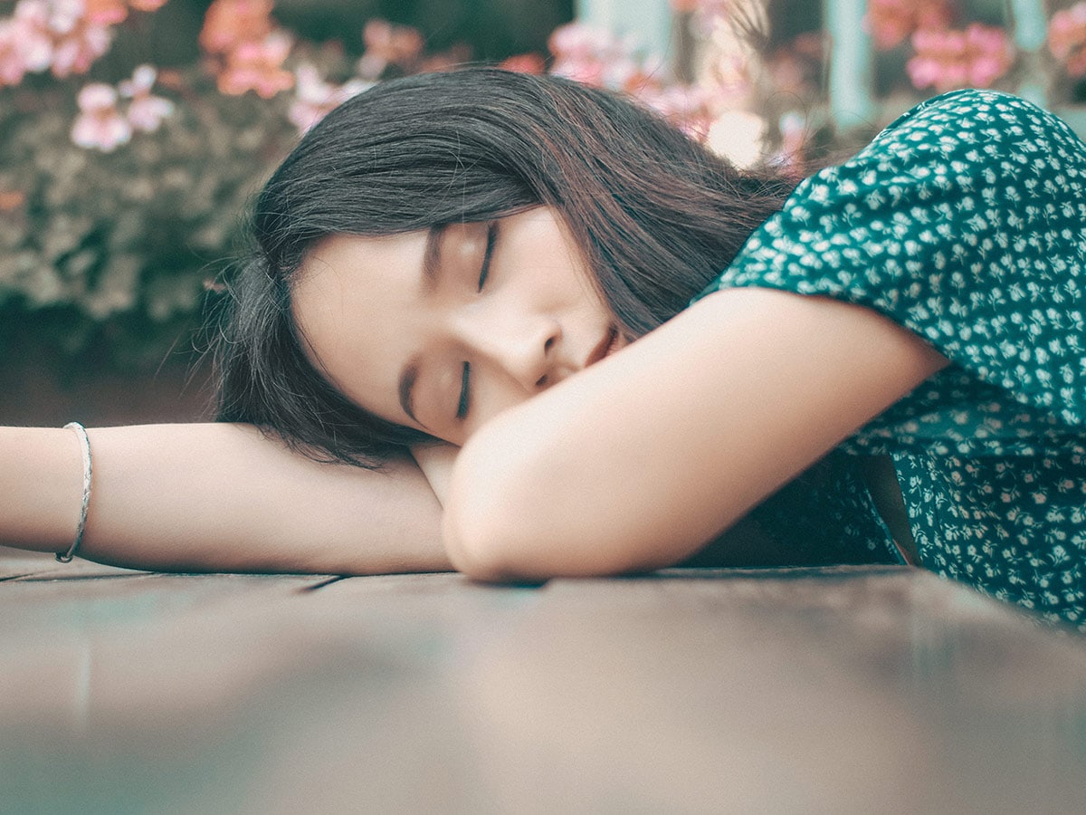 Women sleeping flowers